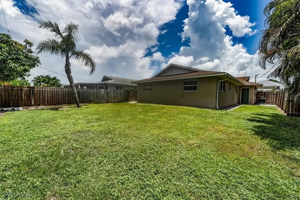 755 106th Avenue N Naples FL 34108