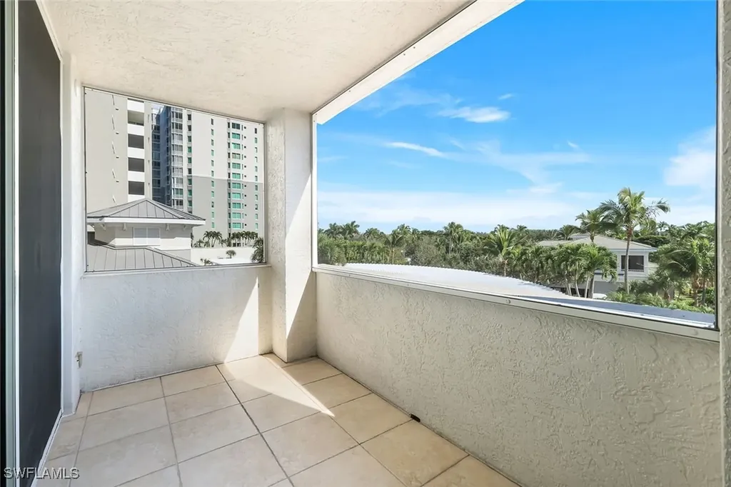 285 Grande Way Naples FL 34110