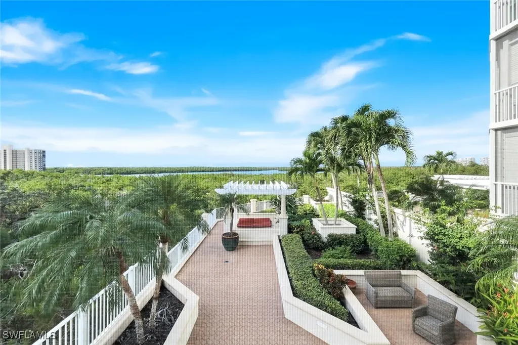285 Grande Way Naples FL 34110