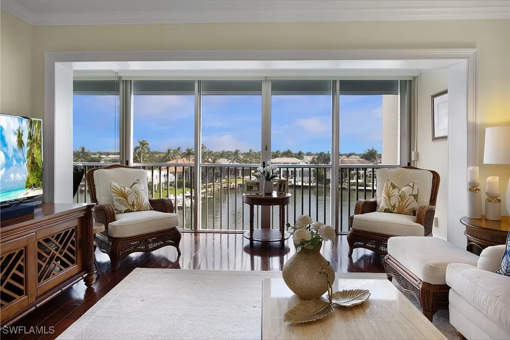 300 Park Shore Drive Naples FL 34103