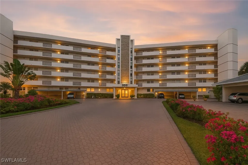 300 Park Shore Drive Naples FL 34103