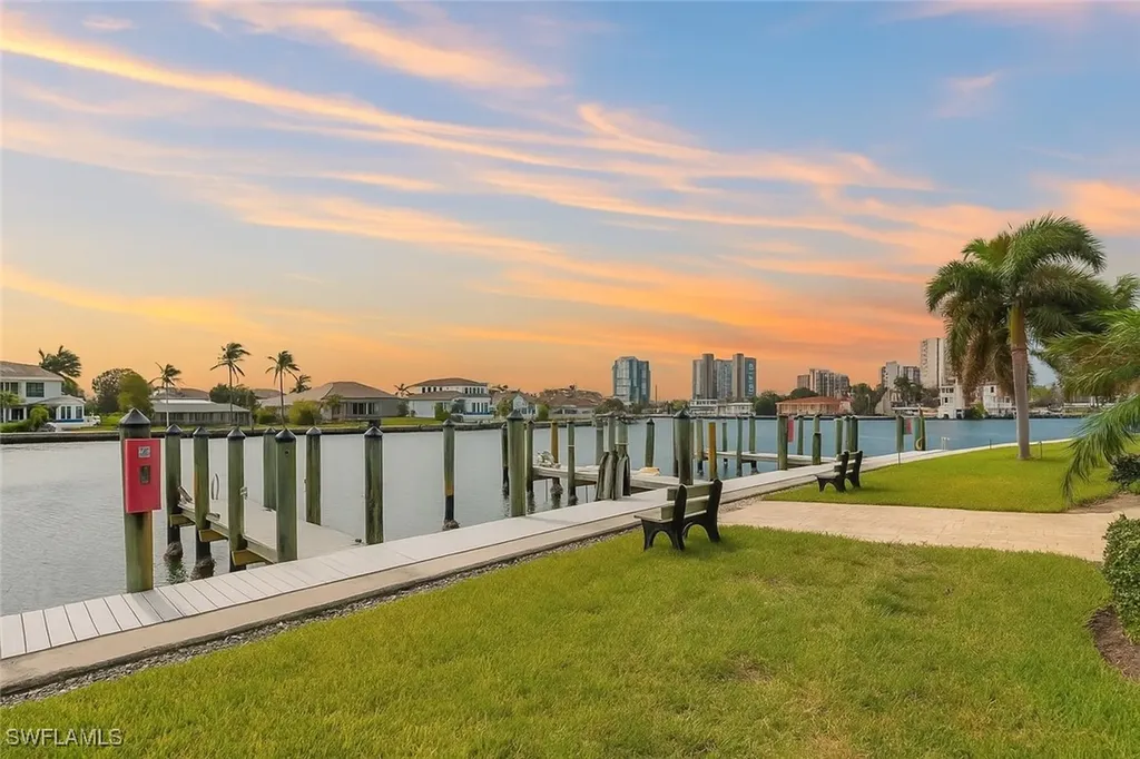 300 Park Shore Drive Naples FL 34103