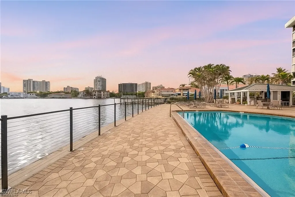 300 Park Shore Drive Naples FL 34103