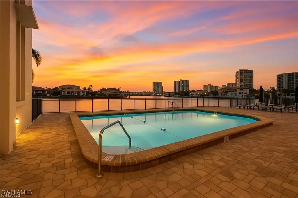 300 Park Shore Drive Naples FL 34103