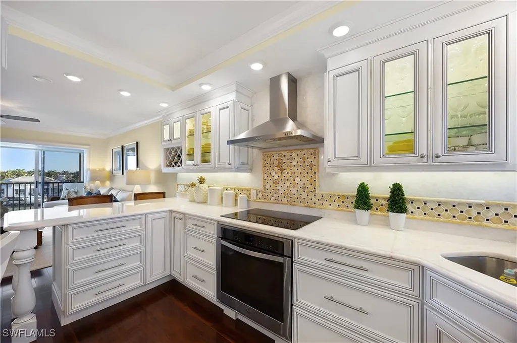300 Park Shore Drive Naples FL 34103