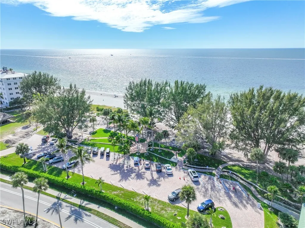 2100 Gulf Shore Boulevard N Naples FL 34102