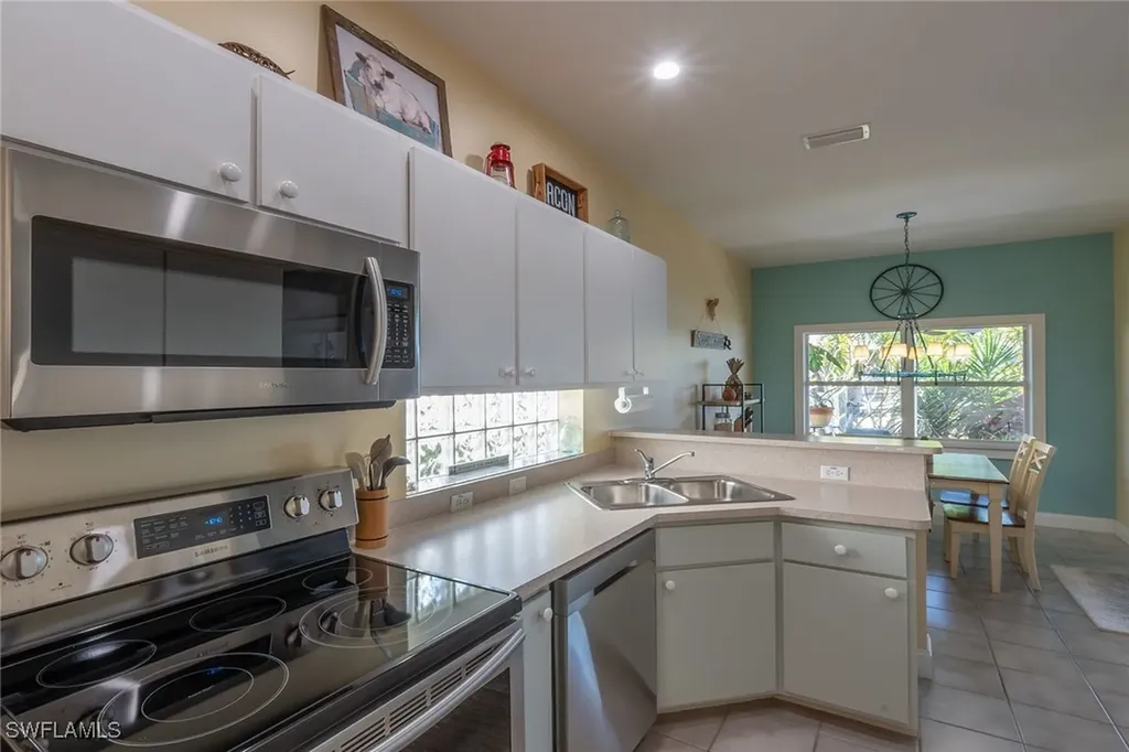 10713 Pearl Bay Circle Estero FL 33928