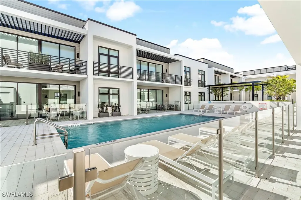 850 Central Avenue Naples FL 34102