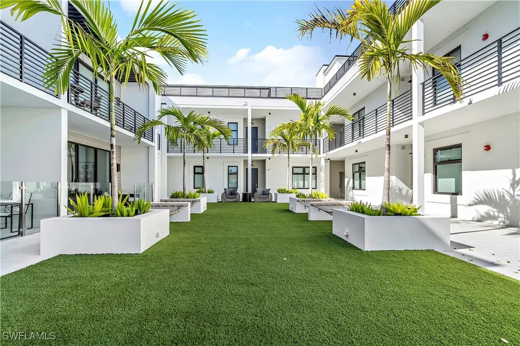 850 Central Avenue Naples FL 34102