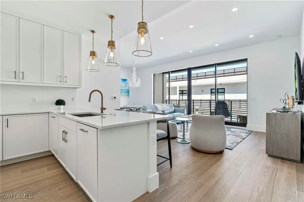 850 Central Avenue Naples FL 34102
