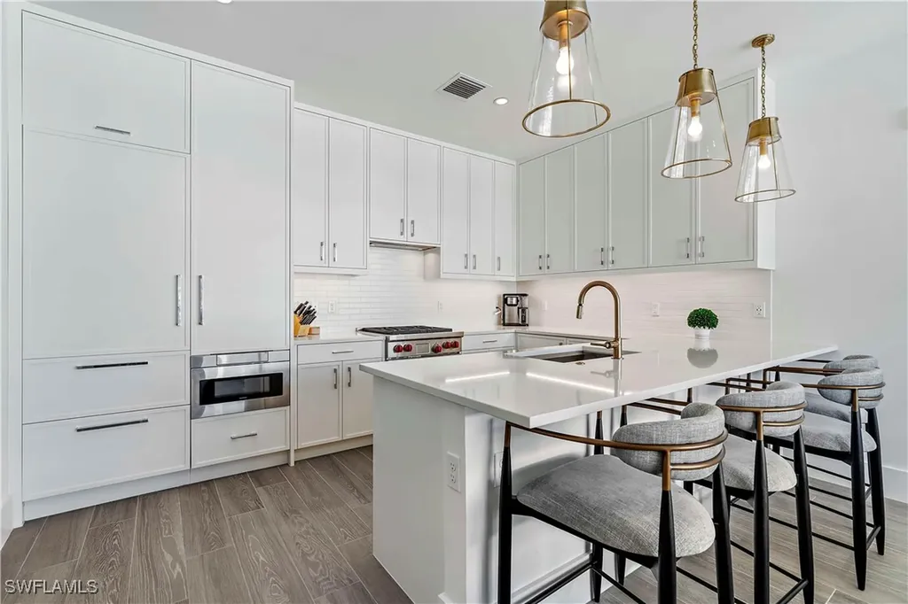 850 Central Avenue Naples FL 34102