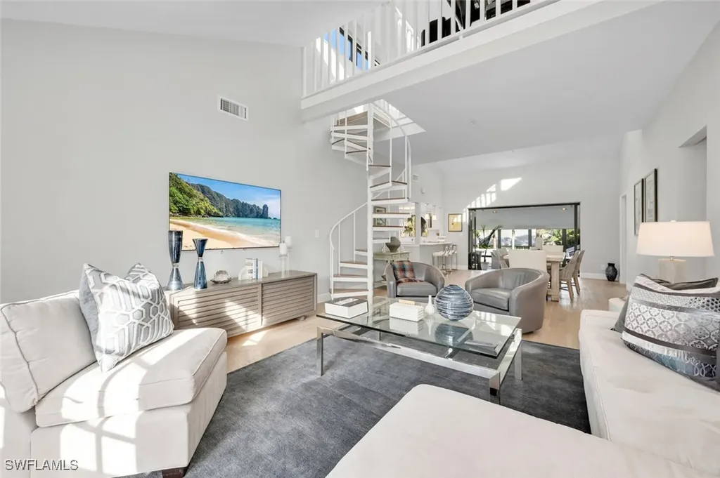 Naples FL, 314 7TH Avenue S, Unit 8