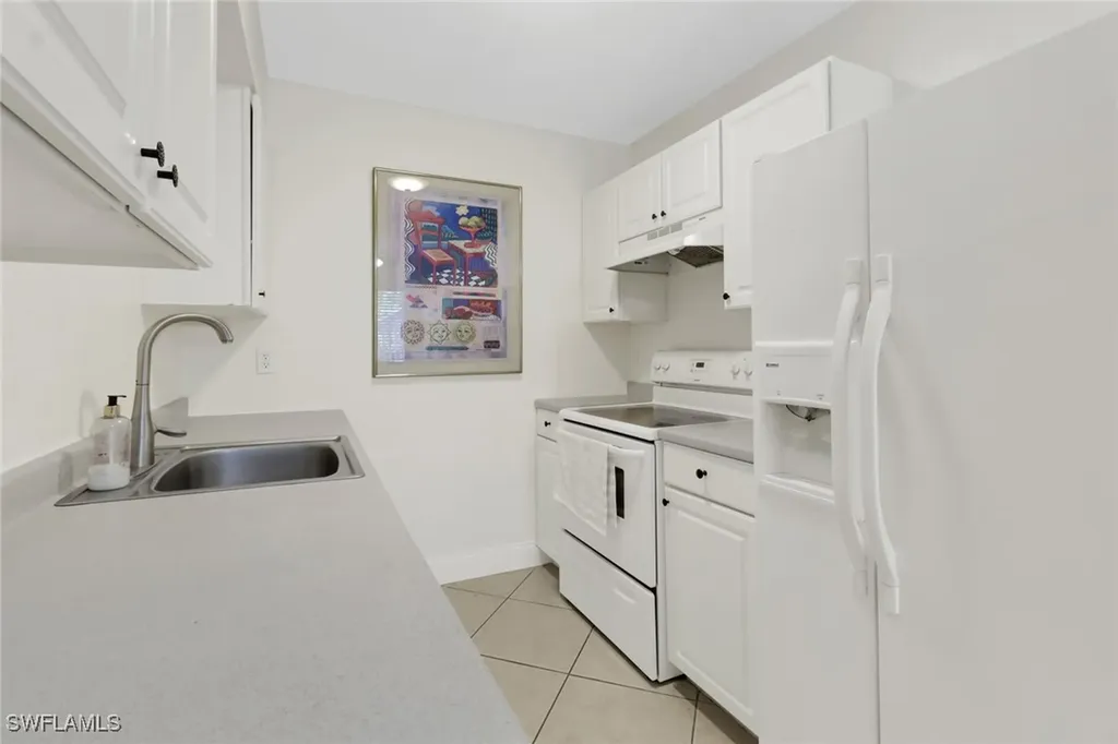 4623 Bayshore Drive Naples FL 34112