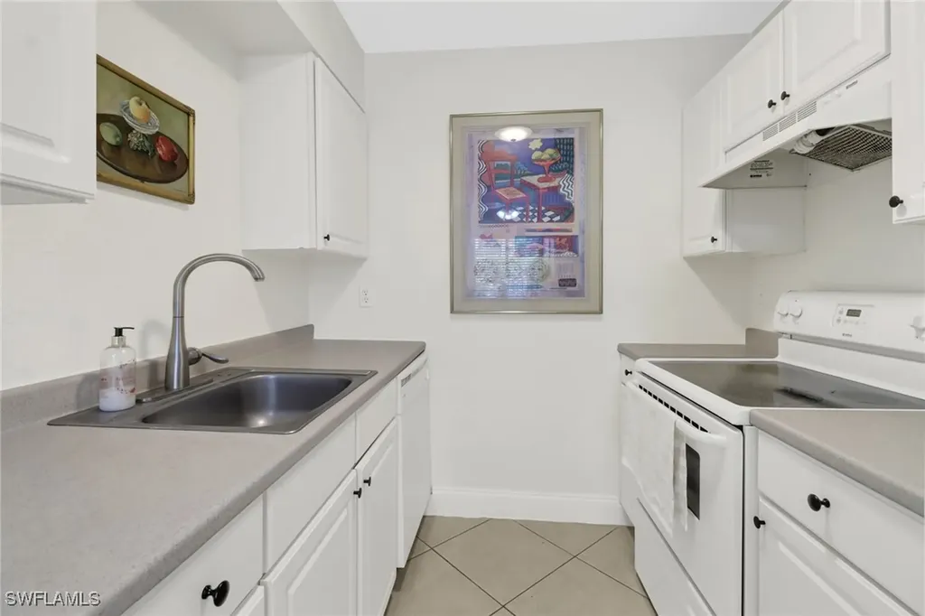 4623 Bayshore Drive Naples FL 34112