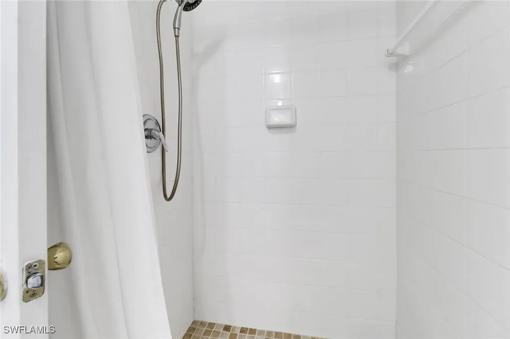 4623 Bayshore Drive Naples FL 34112