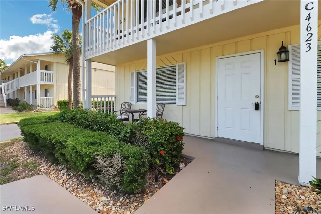 4623 Bayshore Drive Naples FL 34112