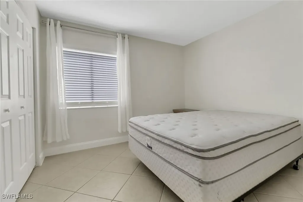 4623 Bayshore Drive Naples FL 34112