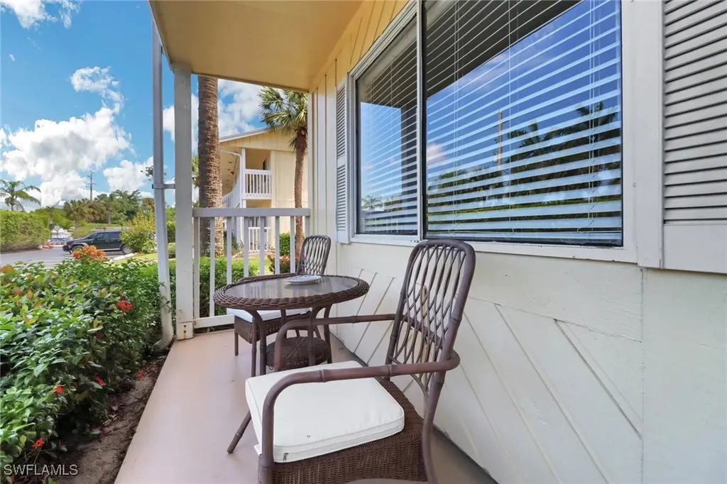 4623 Bayshore Drive Naples FL 34112
