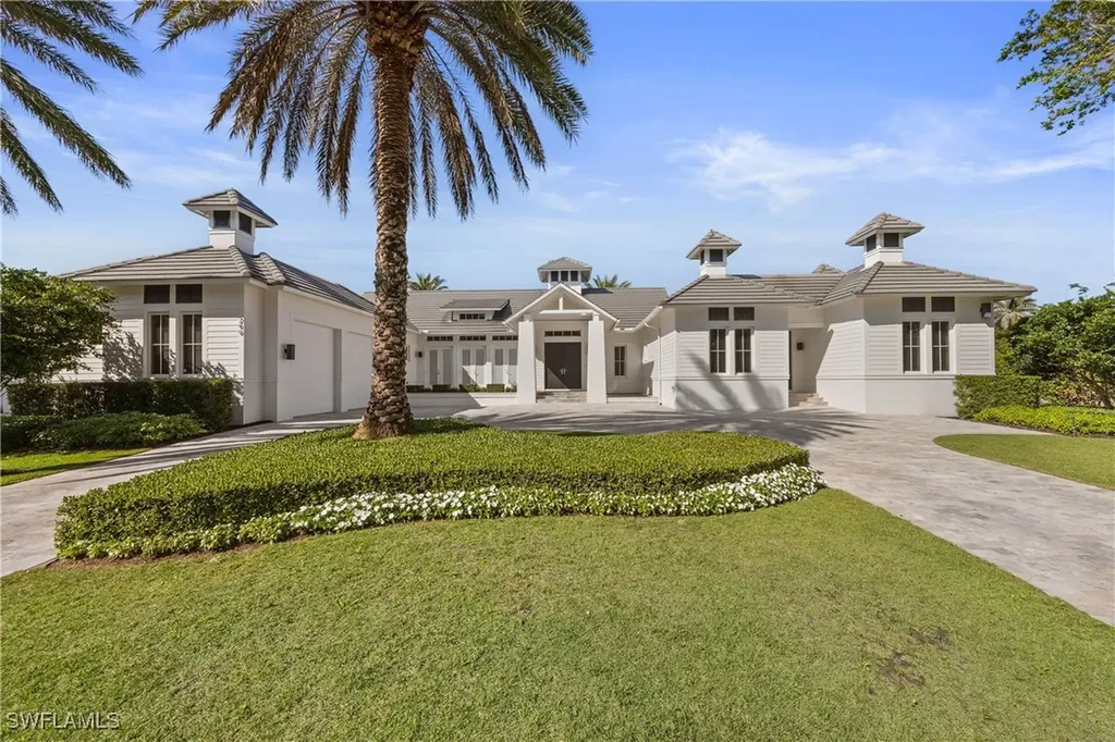 299 Mermaids Bight Naples FL 34103