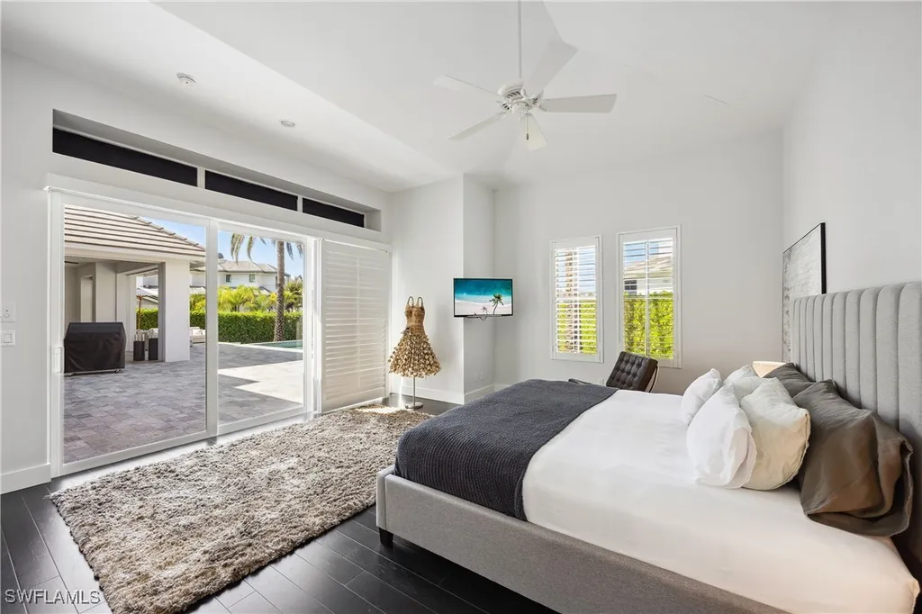 299 Mermaids Bight Naples FL 34103