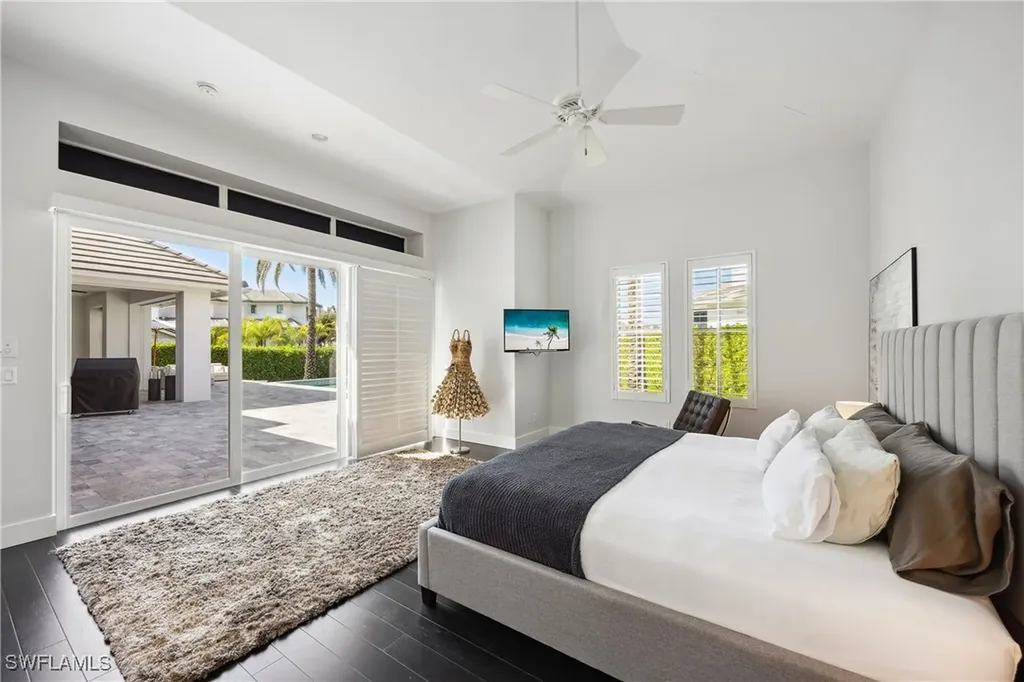 299 Mermaids Bight Naples FL 34103