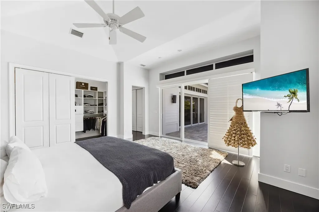 299 Mermaids Bight Naples FL 34103