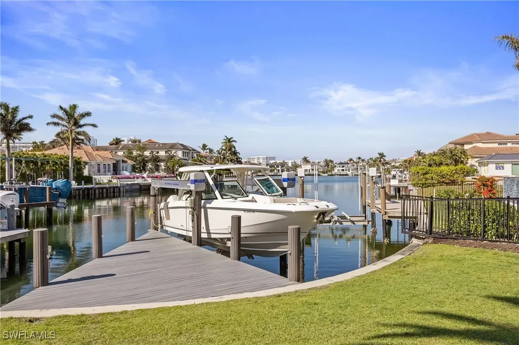 299 Mermaids Bight Naples FL 34103