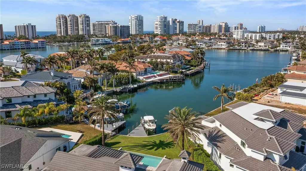 299 Mermaids Bight Naples FL 34103