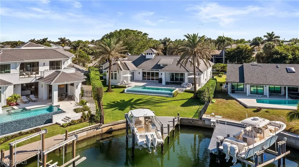 299 Mermaids Bight Naples FL 34103