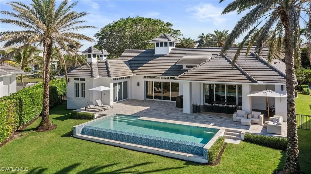 299 Mermaids Bight Naples FL 34103