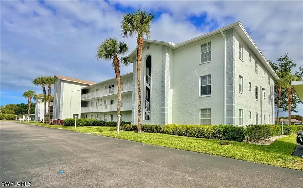 9580 Victoria Lane Naples FL 34109