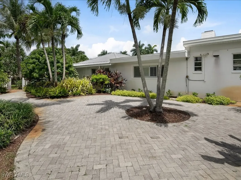 436 Golfview Drive Naples FL 34110