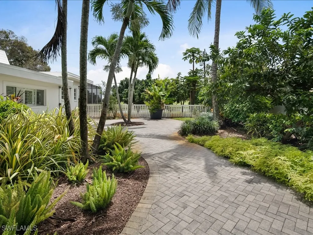 436 Golfview Drive Naples FL 34110