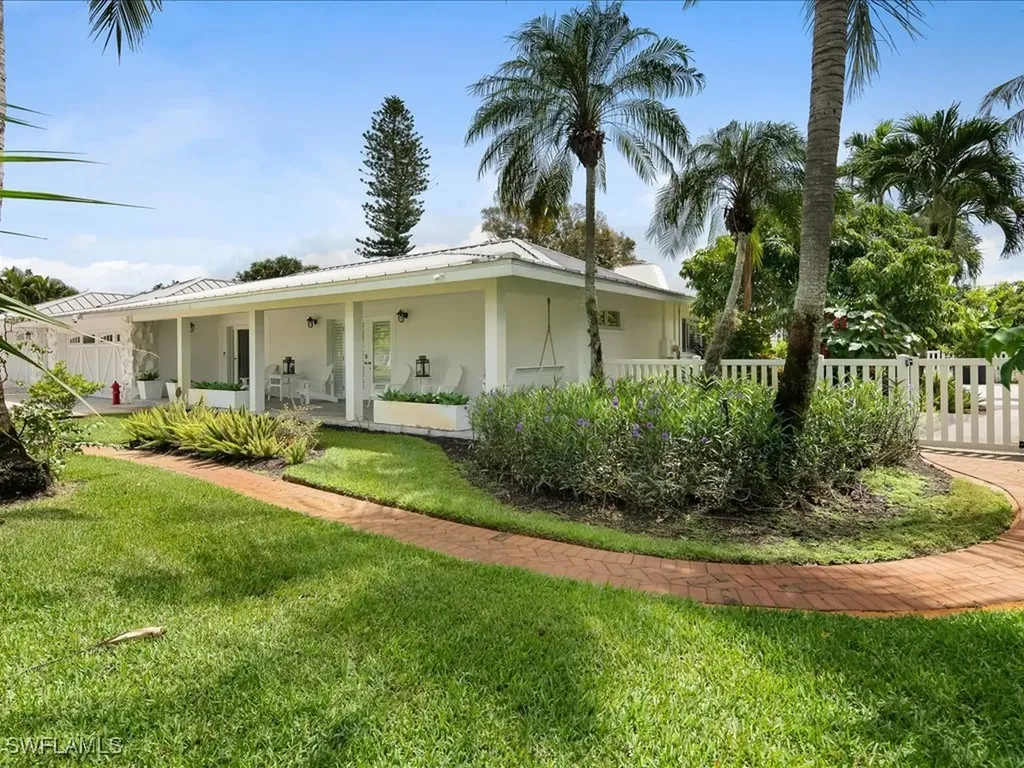 436 Golfview Drive Naples FL 34110