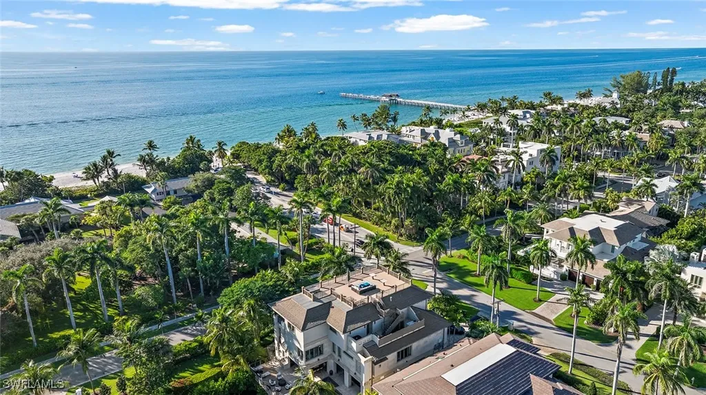 1441 Gulf Shore Boulevard S Naples FL 34102