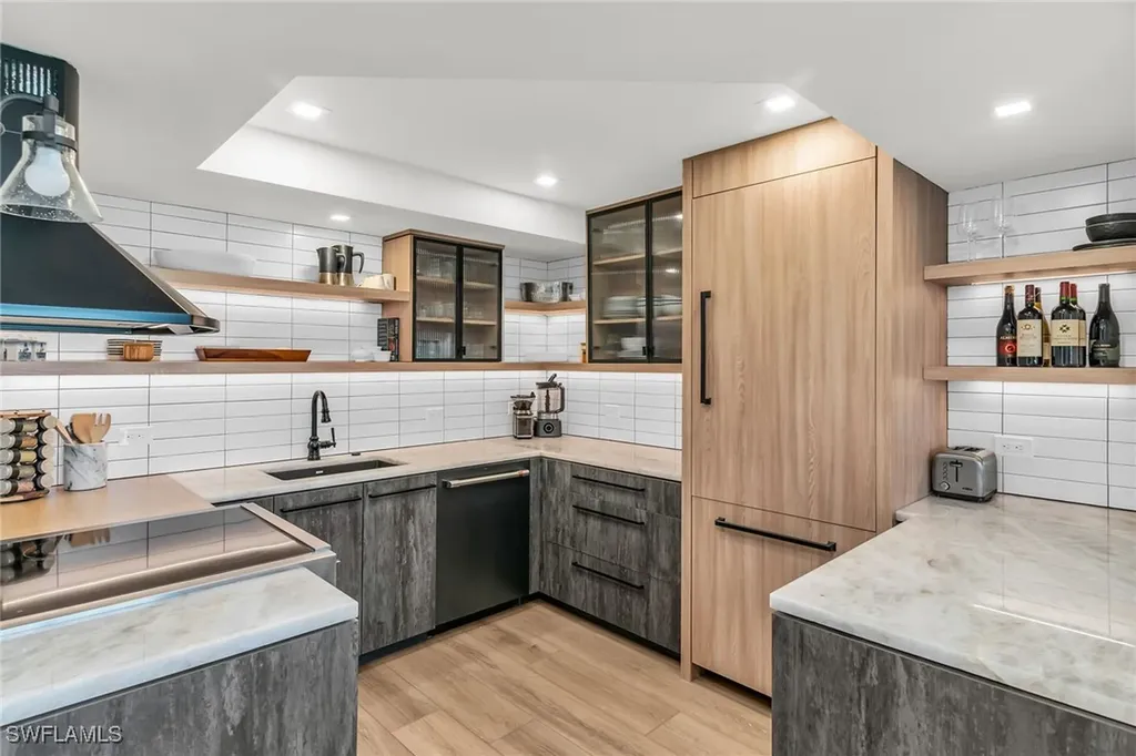 2401 Gulf Shore Boulevard N Naples FL 34103