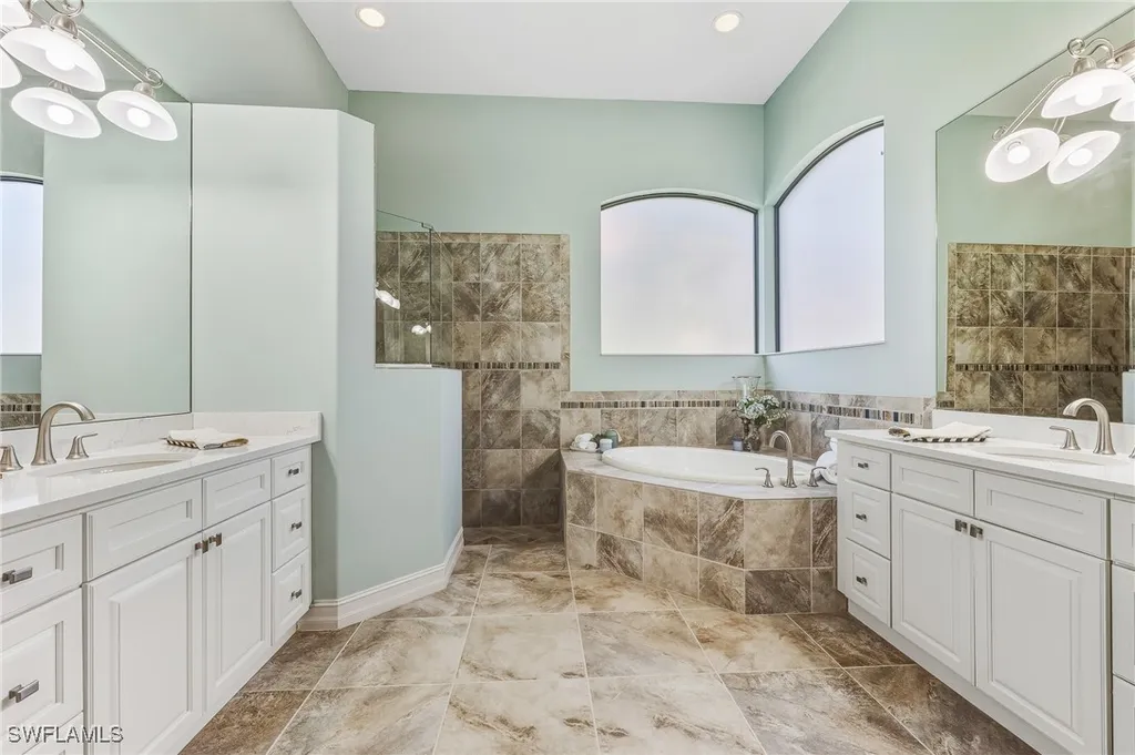 7749 Classics Drive Naples FL 34113