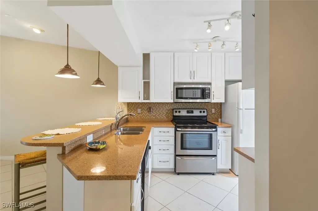 1305 Mainsail Drive Naples FL 34114