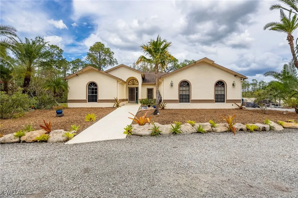 481 10th Avenue NE Naples FL 34120