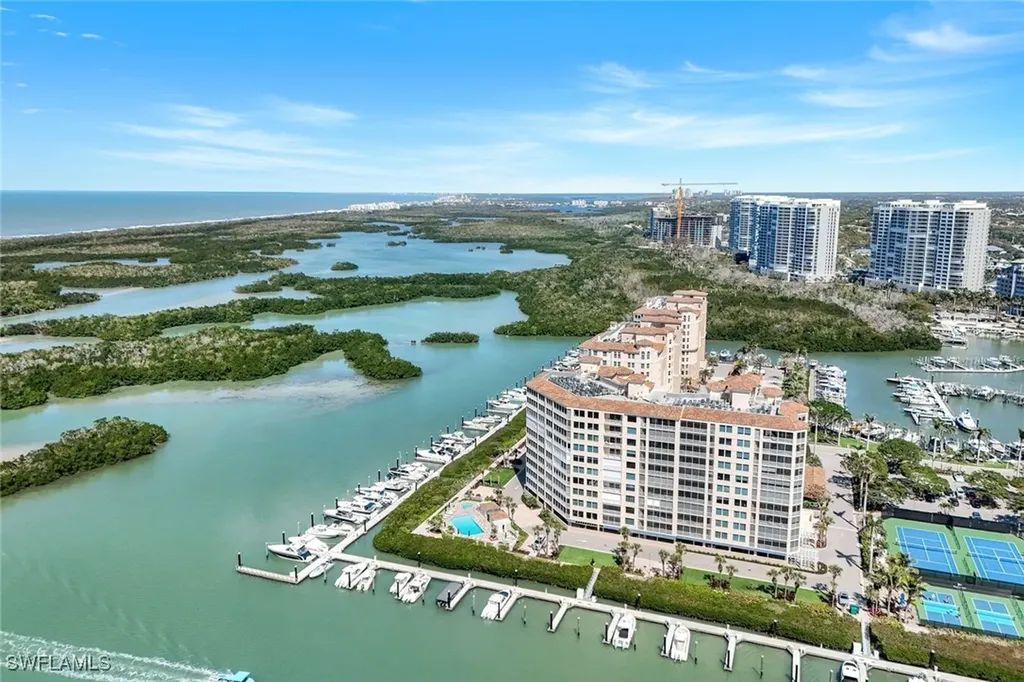425 Dockside Drive Naples FL 34110