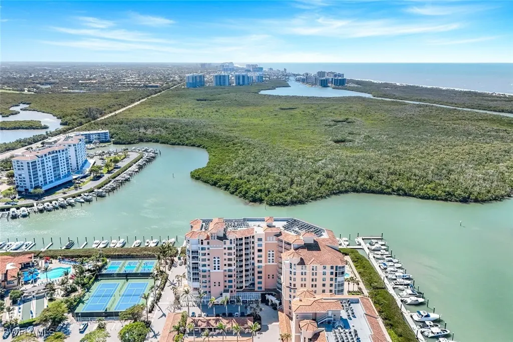 425 Dockside Drive Naples FL 34110