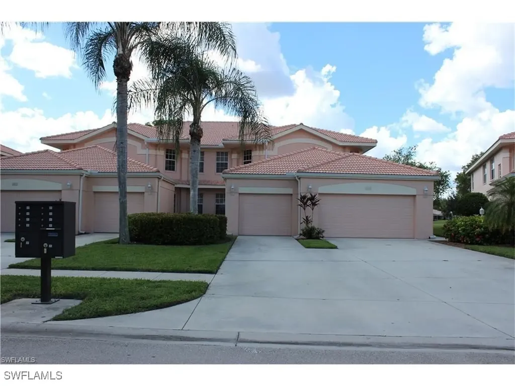 2021 Crestview Way Naples FL 34119