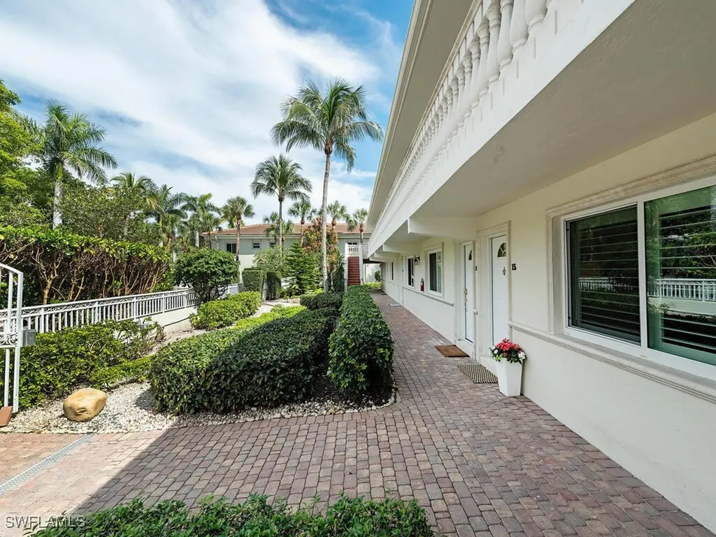 950 7th Avenue S Naples FL 34102