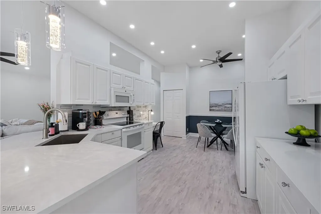 Naples FL, 7632 Oleander Gate Drive, Unit 202