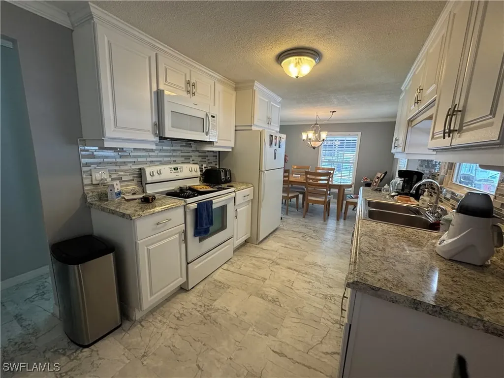 84 Enchanting Boulevard Naples FL 34112