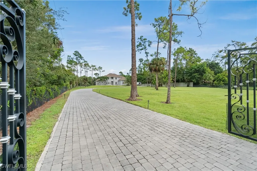 6181 Hidden Oaks Lane Naples FL 34119