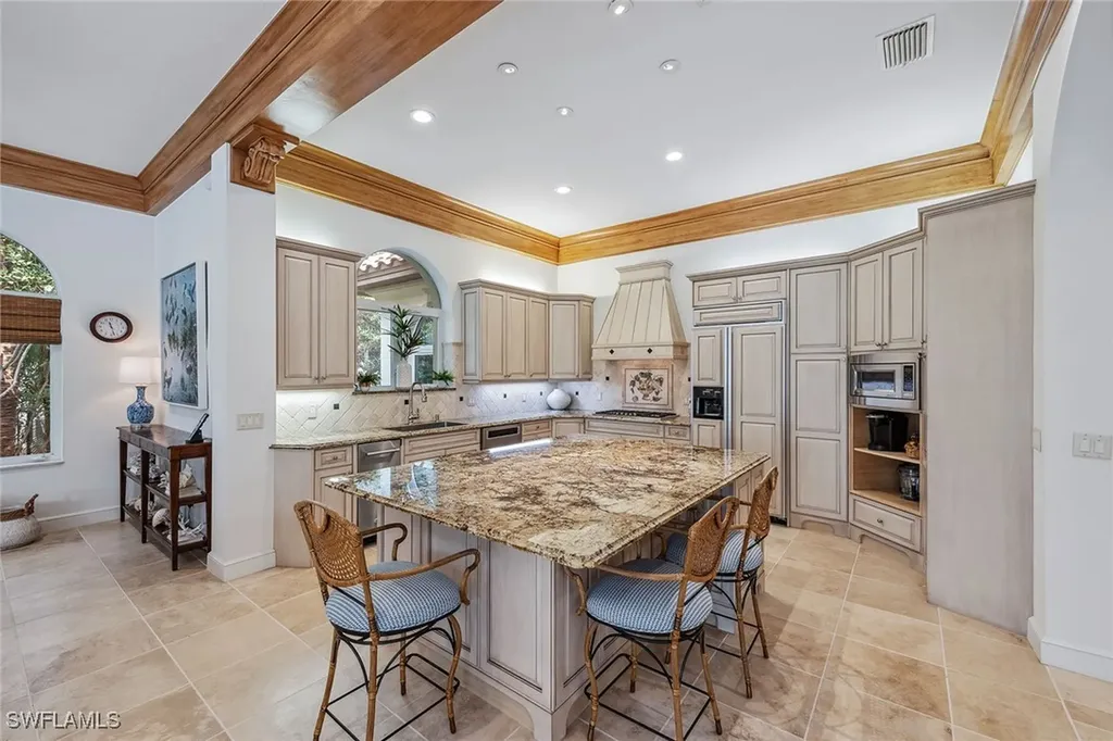 837 Barcarmil Way Naples FL 34110