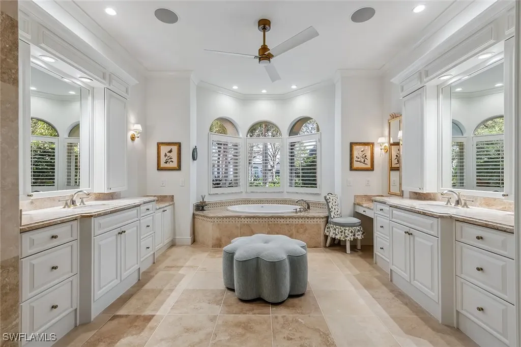 837 Barcarmil Way Naples FL 34110