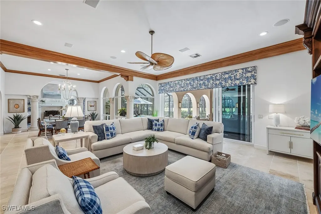 837 Barcarmil Way Naples FL 34110