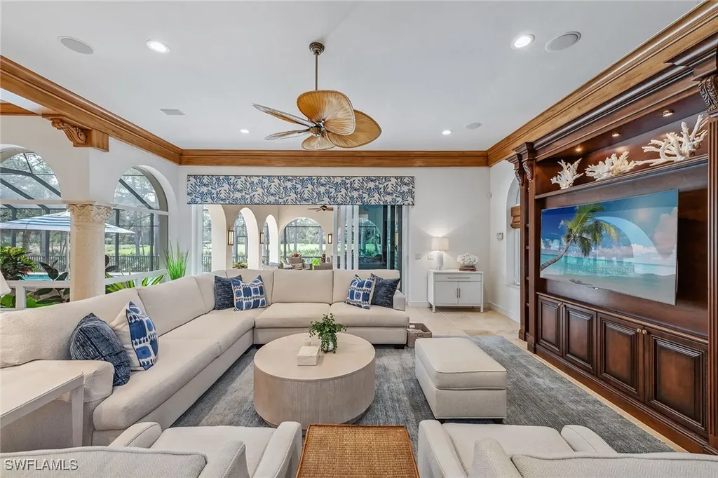 837 Barcarmil Way Naples FL 34110